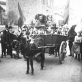  20-10-12, Argenteuil, fête des vendanges [charrette tirée par un âne, guidée par un homme déguisé]