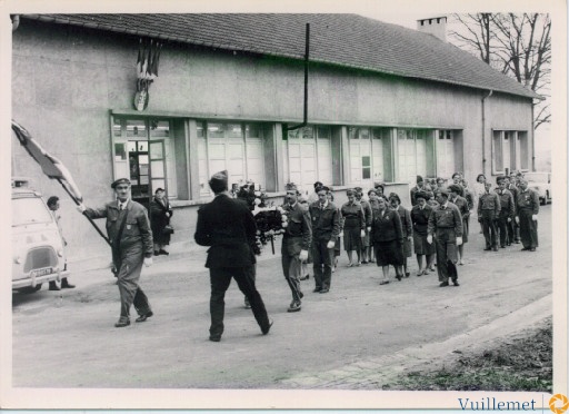 1962 céremonie devant la salle des fêtes 