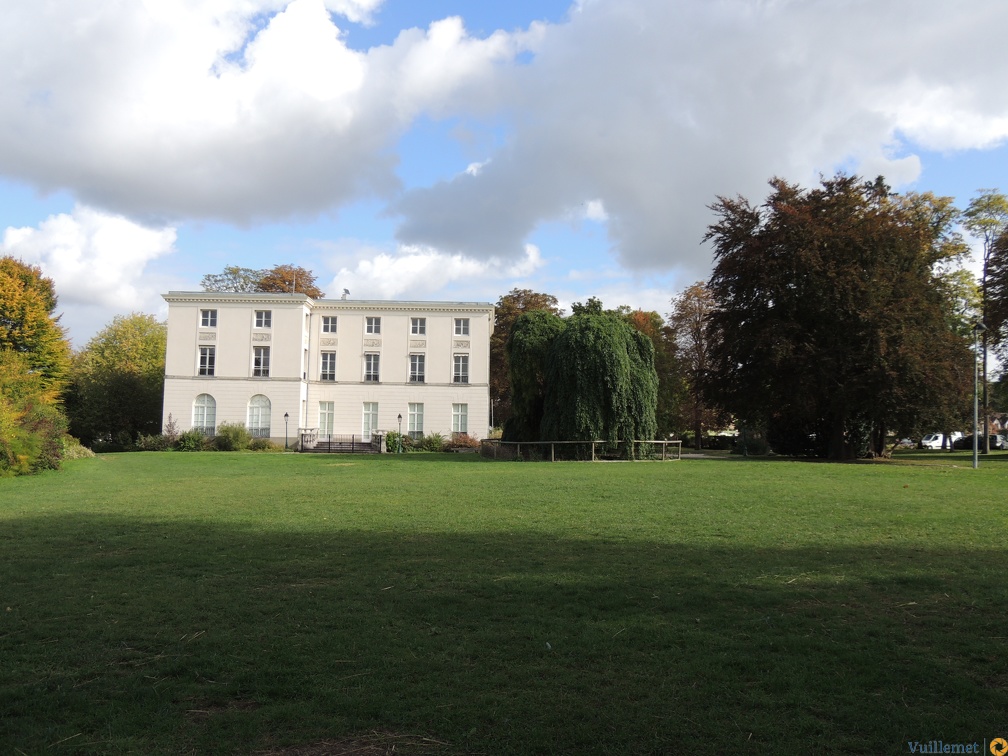 Petit Bury ( Hotel de ville ) 