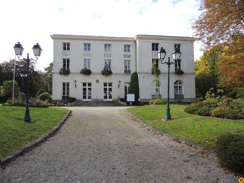 Petit Bury ( Hotel de ville ) 