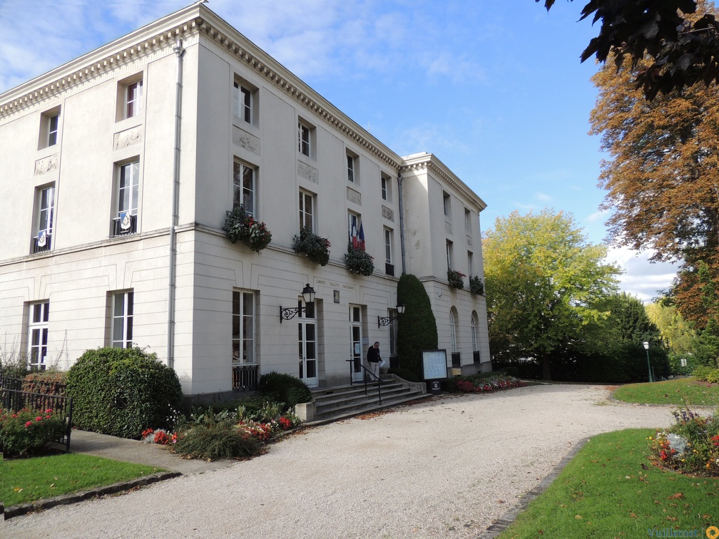 Petit Bury ( Hotel de ville ) 