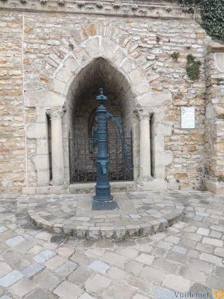 Fontaine aux Pèlerins Fontaine1.jpg
