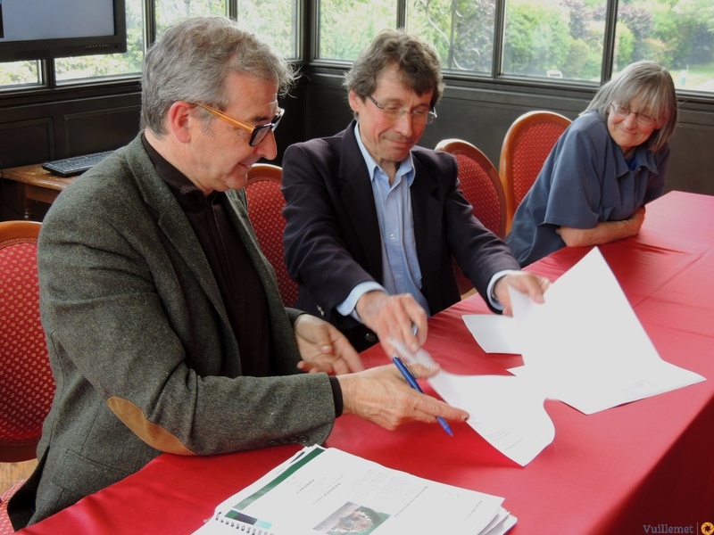 Signature d une convention le 19 mai 2015