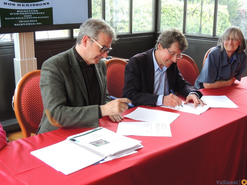 Signature d une convention le 19 mai 2015