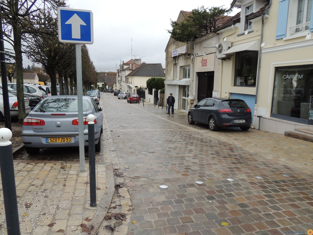 La place retrouve sa borne Fontaine 